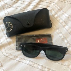 RAY-BAN Black Matte 55mm NEW WAYFARER